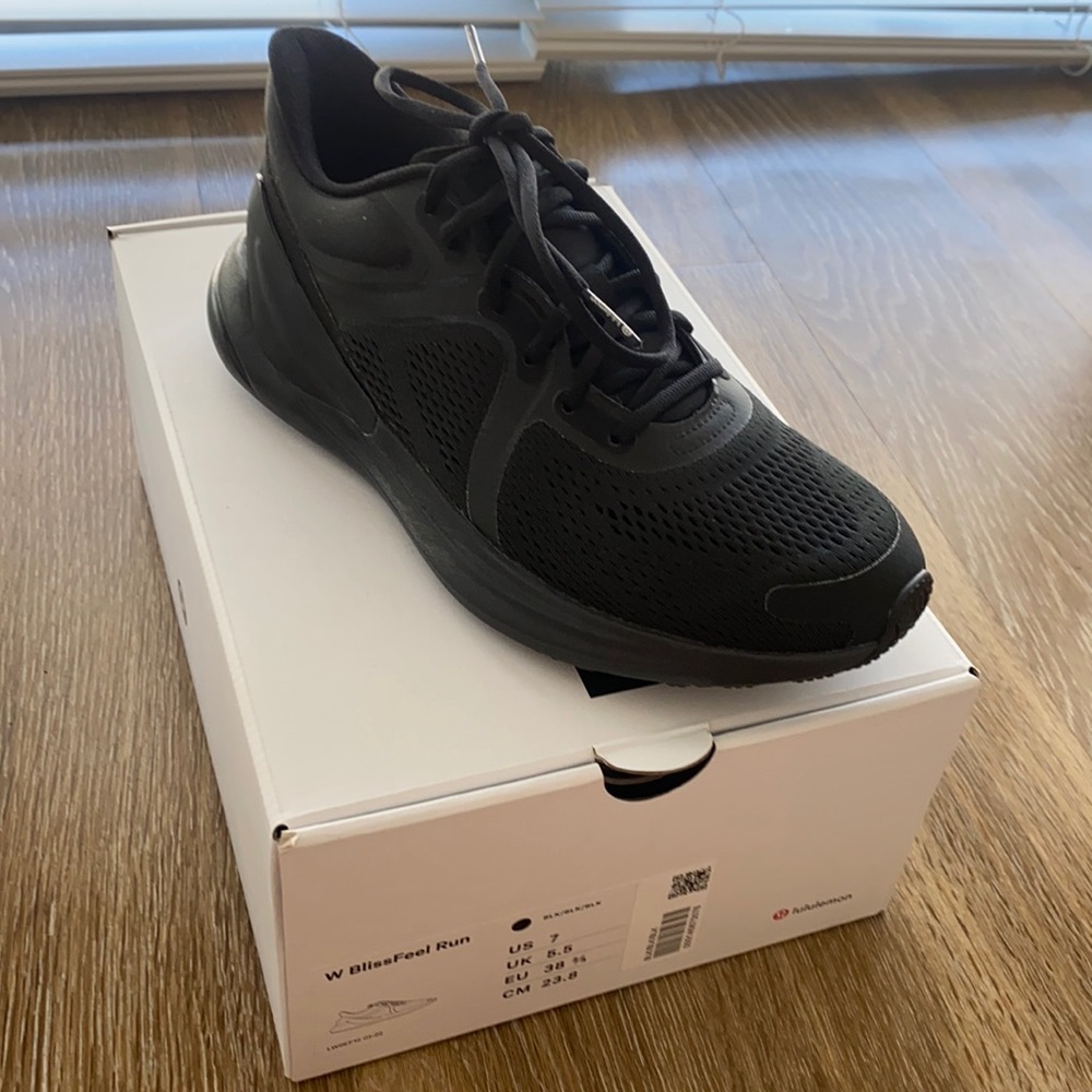 Lululemon Blissfeel Run Shoes W7 M5.5